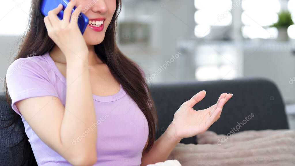 Person holding an everyday smartphone in one hand